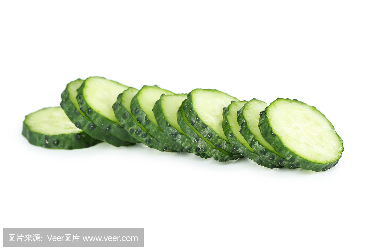 鲜黄瓜孤立于白色