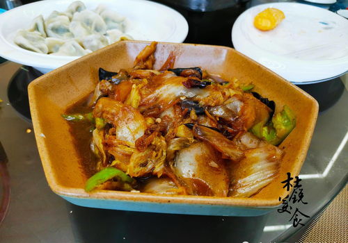远亲戚来拜年,专门下饭店,6人点了10道菜被嘲笑小气,太